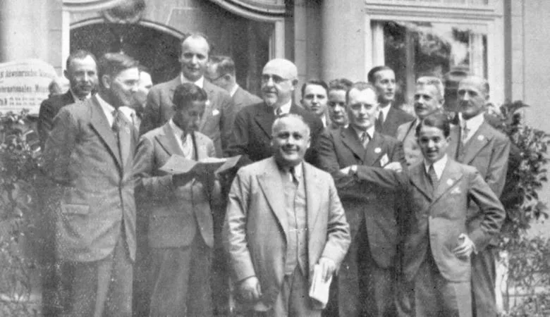 In just four short years before returning to his homeland, Khan left an indelible mark on the chess world by defeating some of the greatest chess legends of all time: José Raúl Capablanca, Savielly Tartakower, Akiba Rubinstein, and Salo Flohr.